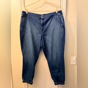 D. Jeans women’s 18W jeans with zipper and elastic cuffs